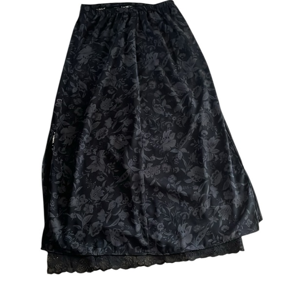 Water Colors Black Floral A-Line/ Maxi Double Layer Skirt Size Medium - Picture 4 of 7